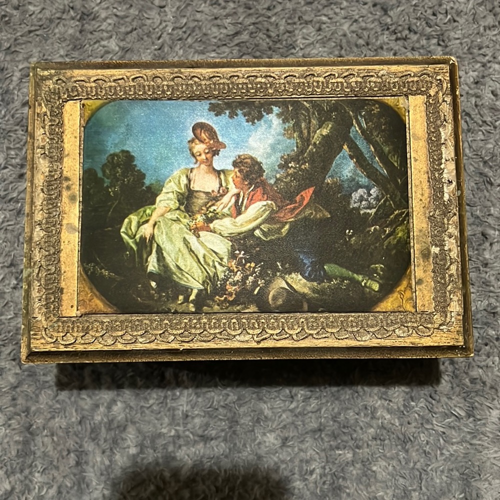 The four season:Vintage Victorian Jewelry/Trinket box